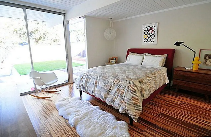 Несмотря на свое экзотическое, уникальное чутье, бамбуковый паркет может быть дешевле, чем или полностью сопоставим с паркетными полами. Это может быть дешевле, чем традиционный паркет. Полы бамбука обычно варьируются от $ 5-8 за квадратный фут.