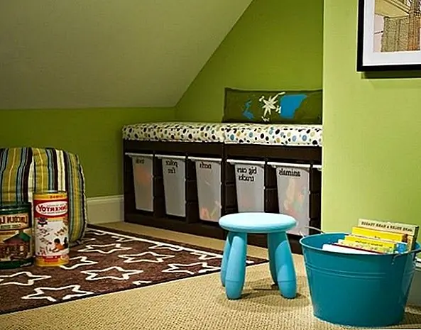 И, говоря о мусорных контейнерах, они также могут использоваться для других целей, кроме хранения мусора. Например, назовите их и используйте их для хранения игрушек под заказной скамье в спальне или игровой комнате для детей.