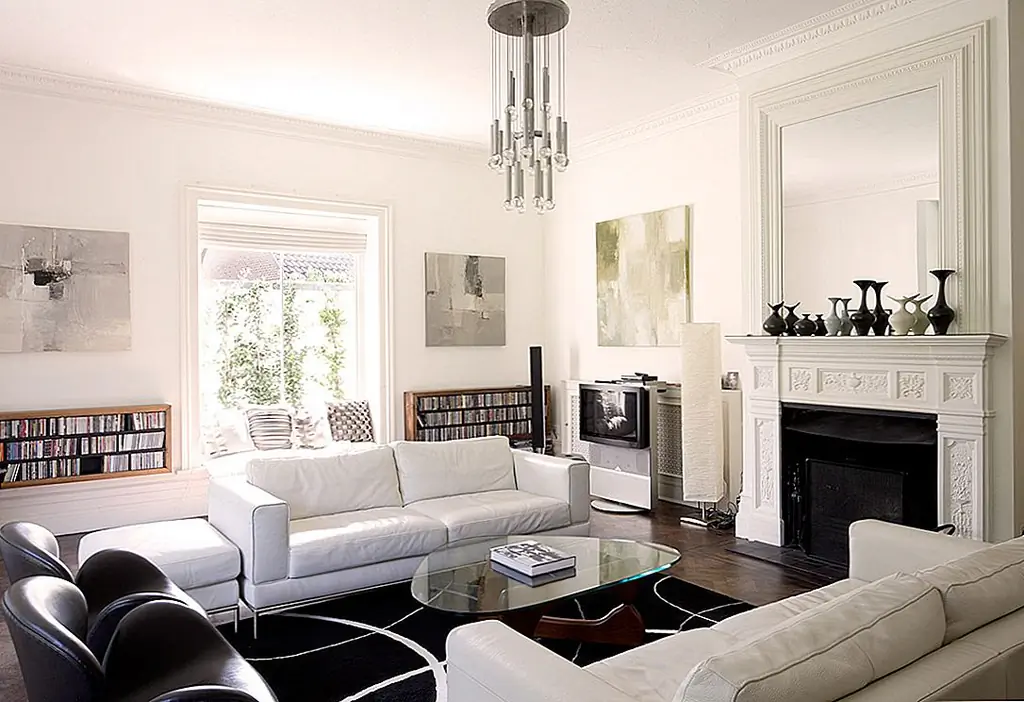 Кто не любит сокращать затраты на электроэнергию, но все же пользуется преимуществами использования энергии? Подпольное отопление делает именно это. Поскольку он не пытается (и не может) нагревать все воздушное пространство комнаты, как обычная система отопления, ездить на велосипеде по циклу «горячий воздух / воздух без воздуха / горячего воздуха», чтобы поддерживать крошечный температурный диапазон, подогрев полов намного больше эффективный способ обогревать дом … и отличный способ уменьшить счета за электроэнергию.