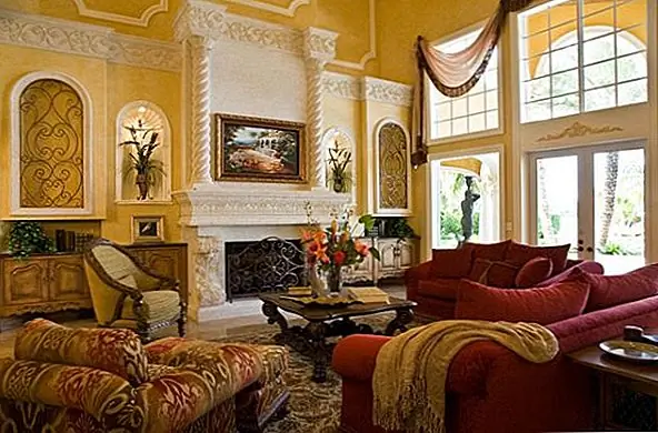 Если вы хотите что-то немного богаче по стилю, попробуйте красные и золотые. Для столовой или фойе это классический, но сложный дуэт. Он идеально подходит для создания грандиозного взгляда, не выходя слишком далеко. У этого также есть немного викторианского аромата для тех, кто вдохновлен винтажными акцентами и декором.