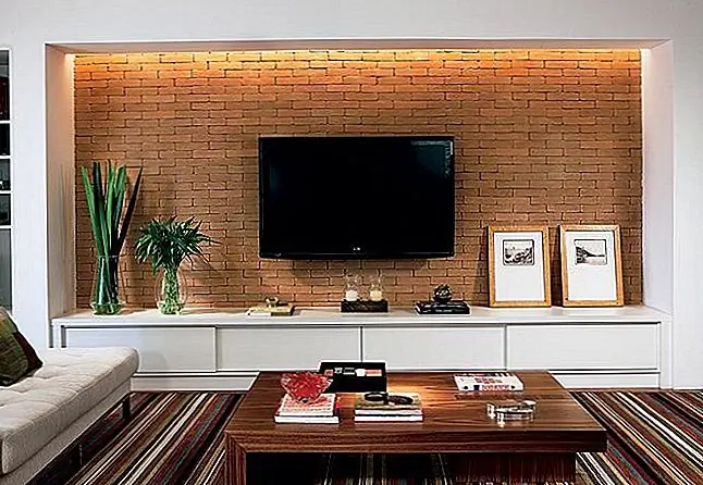 После вычисления вашего расстояния просмотра, определение правильного размера телевизора должно быть простым. Определите минимальные и максимальные размеры и найдите что-то в этих параметрах. Минимальные размеры телевизора должны составлять одну треть оптимального расстояния просмотра, а максимальным должно быть расстояние просмотра / 1,5.