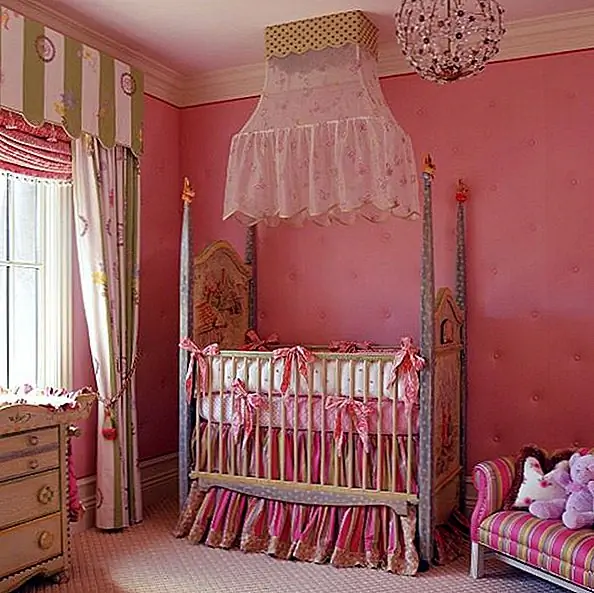 Да, синий для мальчиков и гвоздики для девочек! Когда вы хотите создать классический детский питомник, вы должны придерживаться классических цветов. Оставайтесь с синим младенцем для своего маленького человека и легкими, мягкими розовыми для вашего маленького милого.