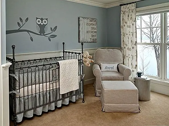 Качалка является абсолютной необходимостью. Очевидно, по функциональным соображениям, но чтобы закончить классический питомник, вы должны включить красивый стул, чтобы качать вашего ребенка спать.