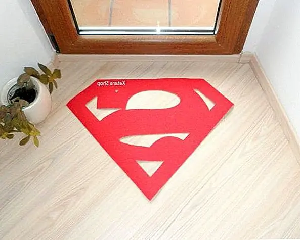 Не поклонник Бэтмена? Может быть, Супермен - ваш супергерой. Он определенно дружелюбен.