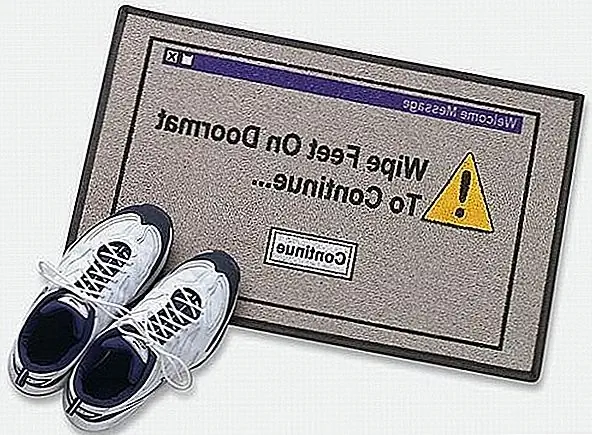 Помните Windows, действительно старую версию? Эти оповещения кажутся сейчас забавными, и если вы ностальгический тип, вы можете наслаждаться приветственным ковриком, который выглядит так. Это также сделало бы действительно крутой подарок.