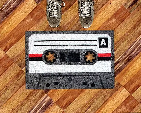 Дети в эти дни понятия не имеют, какие ленты действительно есть, но вы можете научить их этому коврику. Или, может быть, лучший способ использовать его - предложить своим гостям тему разговора.