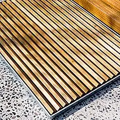 Дверь из тикового дерева