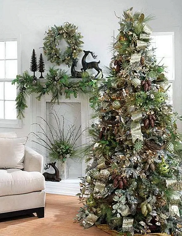 Для тех домашних животных, которые любят аромат страны, загляните в этот стильный, но очень деревенский рождественский декор. Использование деревянных аксессуаров и зеленых акцентов создает приятный, но уютный праздник.