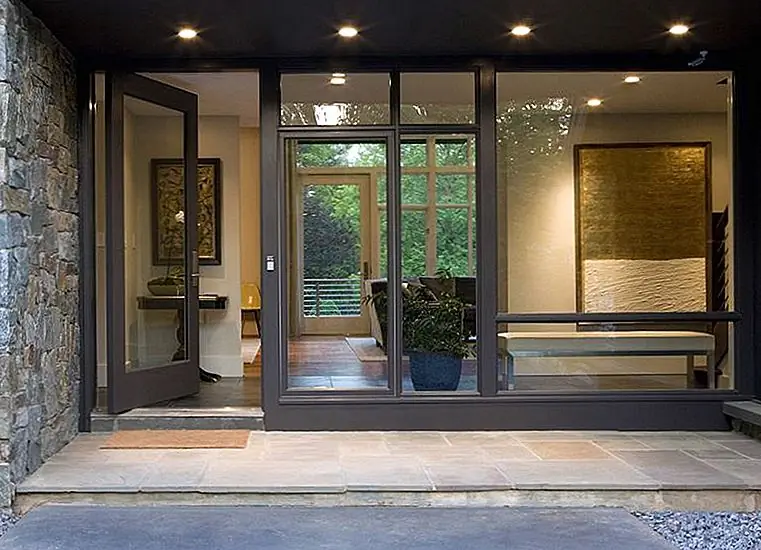 Этот тип стекла имеет широкое применение в продуктах для зданий, автомобилей, стеклянных перегородок и дверей. Его основная характеристика заключается в том, что к ней относились к большей устойчивости к поломке и к более предсказуемому прорыву, когда это происходит.