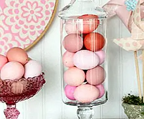 Украшение на Пасху с цветами года Пантоне