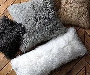 Пушистые монгольские подушки из ягненка