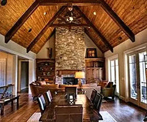 Деревянные балки и камень - идеальное сочетание для каюты