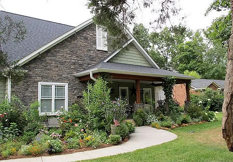 Всякий раз, когда вы выходите и выходите из дома на более длительный период времени, не делайте вид, будто вас там нет. Автоматические переключатели времени могут использоваться для включения и выключения освещения или радио. Кроме того, не закрывайте занавески днем и работайте со своими соседями. Вы можете попросить их получить вашу почту, очистить почту на вашем коврике или припарковать свой автомобиль на подъездной дорожке.