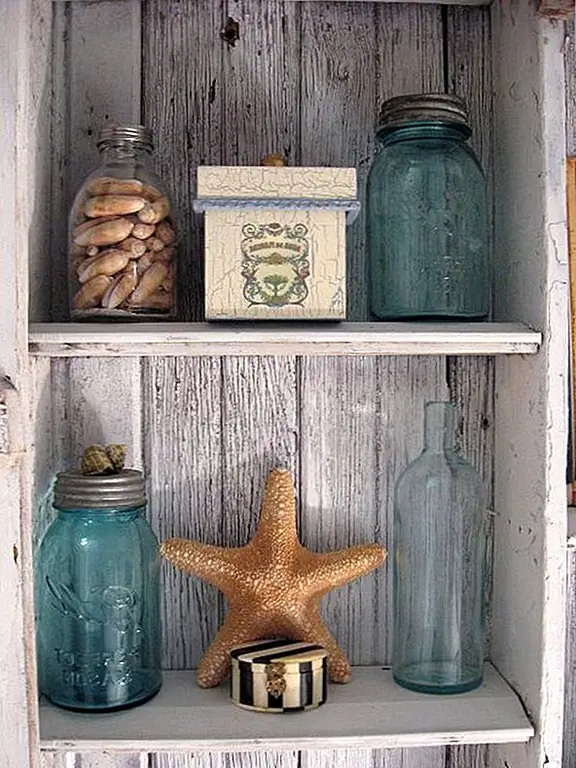 Это идеальные маленькие кусочки, чтобы грубо украсить ваш дом. Заполненные свежими цветами на столовой. Горит с чайным светом на мантии. Мейсонские банки могут буквально делать или быть тем, что вам нужно или хотят, чтобы они были. Вы даже можете покрасить их в соответствии с декором вашего дома с помощью простого DIY.