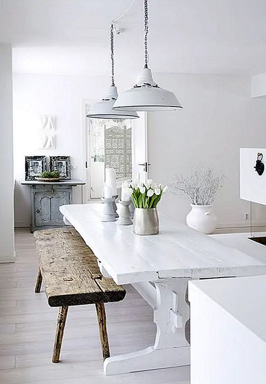 Независимо от того, решите ли вы нарисовать новый цвет и расстроить его самостоятельно или найти старинную вещь, идеально подходящую для вашего места, эти изношенные скамейки - идеальный бит характера и деревенский пизац, чтобы начать создавать видение вашей мечты. В столовой или где-то ничего не подозревая в офисе, эти места вызовут приятное перемещение в доме.