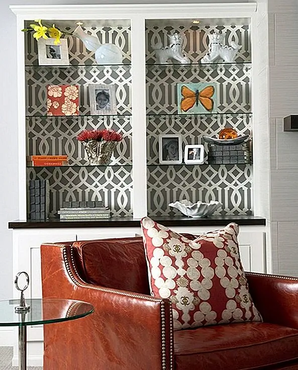 Хотя вы, возможно, подумали, что выбирать цвета в соответствии с вашими смелыми обоями было сложно, эти несколько советов должны вдохновлять вас пойти и создать свою собственную магию в своих интерьерах. Прежде чем вы скажете себе: «Нет, что просто не сработает» - проявите творческий подход и решите, хотите ли вы тонкого или динамичного. Какой бы вы ни выбрали, идите, ваши прекрасные стены ждут вас!