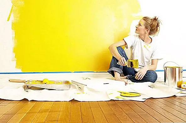 Освещение очень важно при выборе цвета и типа краски. Важно смотреть на образцы цвета днем и ночью и принимать во внимание освещение, которое у вас есть в вашем доме.