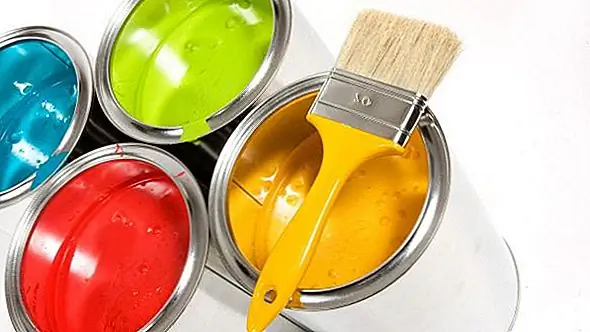 Предположим, что вы уже выбрали тип и конец и цвет, который вы хотите. Теперь все, что вам нужно сделать, это пойти в магазин и купить краску. Но вы также должны знать, сколько вам понадобится. Все красящие баллоны предлагают информацию о покрытии, поэтому измерьте комнату и не забывайте учитывать окна и двери. Удостоверьтесь, что вы покупаете немного больше, потому что вам это понадобится для небольших прикосновений.