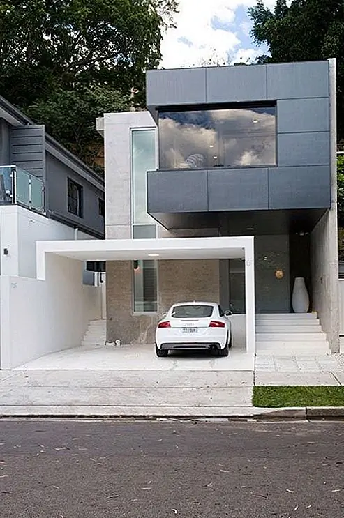 Итак, вы наняли плохого архитектора. Бывает. Тот факт, что вы это осознали, является хорошим знаком. Но теперь вы должны заплатить им за свое время и двигаться дальше. Не стесняйтесь положить конец сотрудничеству, думая, что все может стать лучше. Это не так, как должно быть, так что вам лучше начать искать кого-то, с кем вы ладите.