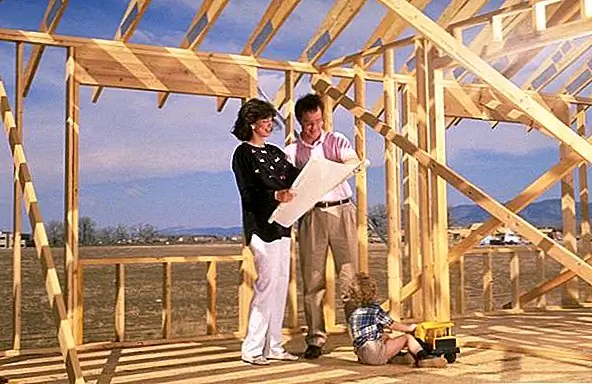 Варьирующие архитекторы и их соответствующие фирмы имеют свои собственные стандартные методы заключения контрактов. Целесообразно проверить, какие контракты они обычно выполняют, прежде чем принимать на себя полную приверженность найму. Следите за всеми положениями и условиями, которые могут повлиять на вас во время фазы строительства.