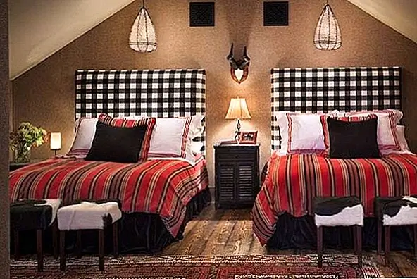 И поскольку мы упоминаем разные оттенки коричневого цвета, есть также возможность их комбинирования. Если у вас есть чердачная спальня, вы можете использовать более темный оттенок коричневого цвета для нижней части стены и более светлый для верхней части и для потолка. Вы также можете сделать то же самое в случае обычной спальни, и вы даже можете создать угол, чтобы предложить наличие крыши и создать более уютное оформление.