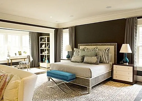 Браун - это цвет, который легко сочетается с бежевым. Поэтому, если у вас коричневые стены в спальне, то вы можете выбрать бежевый для мебели, постельных принадлежностей, штор и коврика. Но это может быть слишком простым для вашего вкуса, поэтому вы можете добавить более смелый цвет в микс. Синий или бирюзовый был бы приятным.
