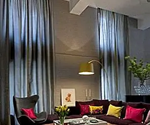 Как украсить гостиную с высокими потолками