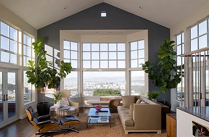 Солярий, крытый внутренний дворик или любая комната с большими окнами и прочная связь с природой могут быть превращены в свежий тропический уголок через растения. Выберите высокие комнатные растения, которые делают заявление, предпочтительно вид, который не занимает много места. Таким образом, у вас будет достаточно места для удобной мебели, и растения предоставят вам оттенок.