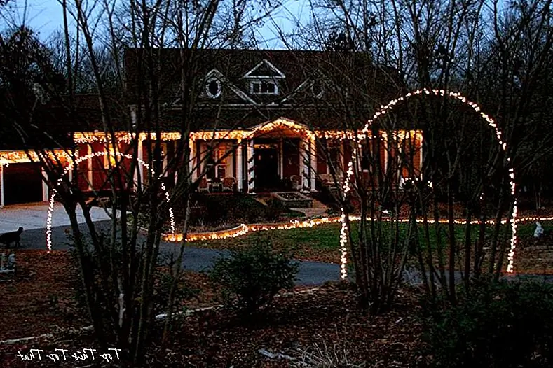 Как украсить свой дом рождественскими огнями