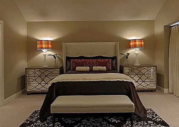 При выборе абажура обычно лучше ходить больше, а не меньше. Если абажур слишком мал, тогда лампа будет выглядеть странно и, вероятно, совсем не привлекательна.