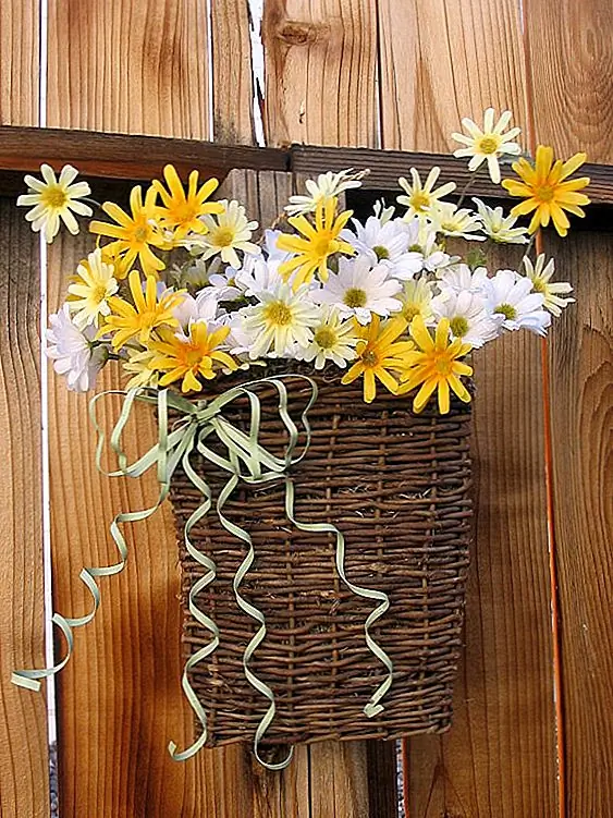 В небольших домах и небольшом пространстве для хранения на стене можно положить деревянные органайзеры, которые можно использовать для ввода ключей и других важных вещей. Они не только хорошо смотрятся на стене, но и добавляют много удобств, так как все необходимые вещи можно легко хранить в одном месте, а в доме меньше помех. Доступно от 25 $.