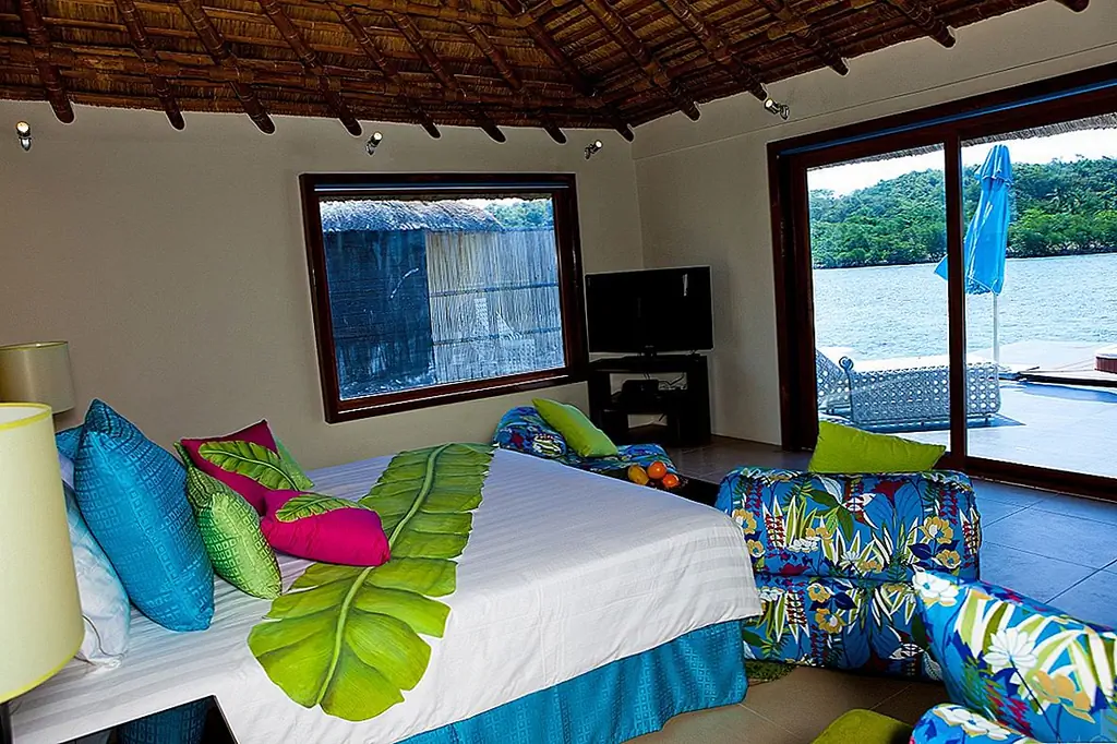 Использование смеси ярких цветов, включая зеленый, бирюзовый и желтый, также может быть стратегией. Белый фон заставил бы их выглядеть еще лучше.