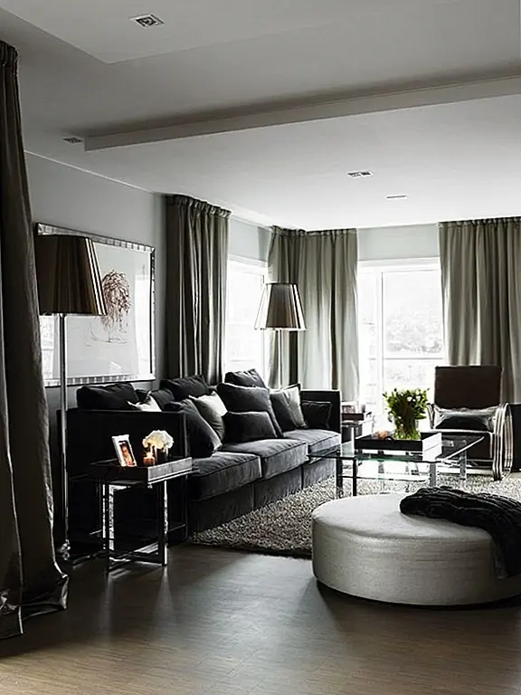 4. Тяжелые и темные занавески могут удерживать тепло в летние месяцы, но когда дело доходит до того, что живая комната кажется большой, они вообще не помогают. Попытайтесь использовать светлые и прозрачные занавески, поскольку они позволяют свету путешествовать в комнату и создавать иллюзию большего пространства.