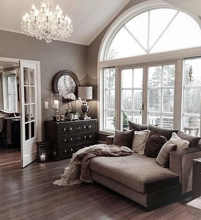 Всегда весело переделывать вещи в комнате. Поэтому сделайте уборку более увлекательной и интересной, также перемещая мебель и переосмысливая весь декор. Это не должно быть ничего серьезного. Возможно, вы можете просто изменить расположение нескольких вещей.