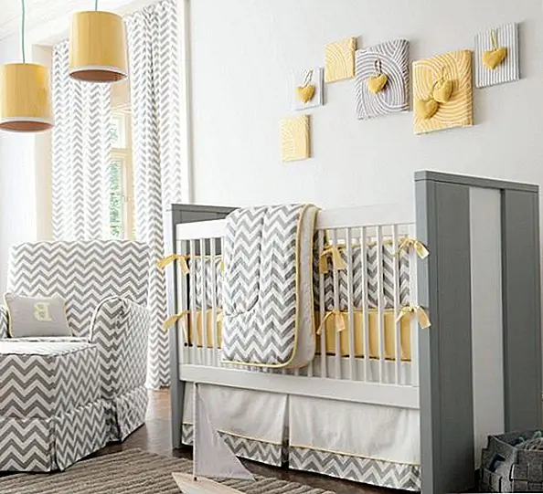 Даже с красочным полом основная цветовая палитра спальни может состоять из нейтральных оттенков. Да, не синий или розовый! Это также может иметь место для детских яслей. Причина этого в том, что нейтральные оттенки остаются классными и безвременными. Тем не менее, вы можете вставлять всплески более смелых оттенков в декор, например, желтый, чтобы принести энергию в комнату, которая обычно связана с детскими спальнями.