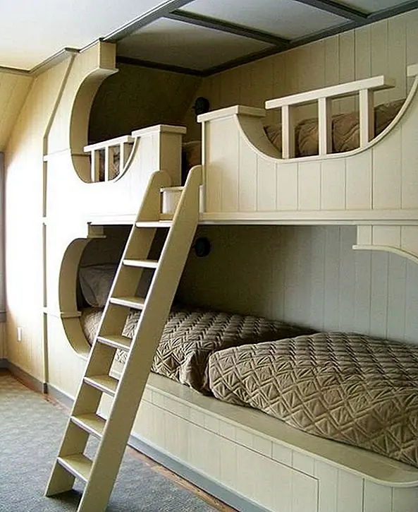 Дети всегда находят двухъярусные кровати, чтобы быть веселыми, особенно если они приходят с аккуратной лестницей, ведущей к верхней кровати. Это отлично подходит для братьев и сестер или единственного ребенка, который приглашает друга на ночлег. Как родитель, двухъярусные кровати - это более чем забавная идея: они являются практическим ответом на небольшие спальни.