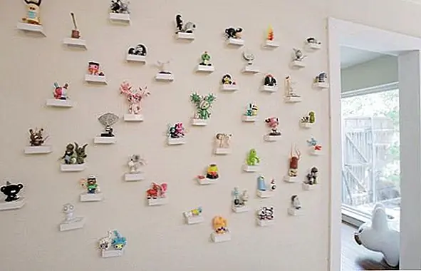 Вы также можете создать игрушечную стену, состоящую из мини-полок, на которых дети могут разместить свои игрушки или фигурки. Это также выглядит декоративно! Предоставление вашим детям привычки к уборке после игры и использованию их игрушечной стены обеспечит аккуратную и аккуратную комнату, которая полностью соединяется с остальной частью вашего дома. Это особенно важно, если вы хотите, чтобы спальня ваших детей удвоилась как комната для гостей.