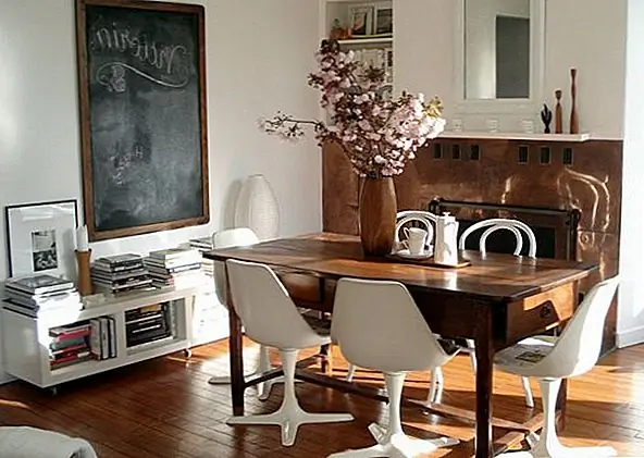 Это не обязательно означает, что вы закрываете устаревшие функции, а просто добавляете другие элементы, которые заставляют другие вещи исчезать в фоновом режиме. Если в вашем номере есть серый пол и обшивка панелей, добавьте красочную мебель и современные линии, которые добавят крепкий стиль в пространство.