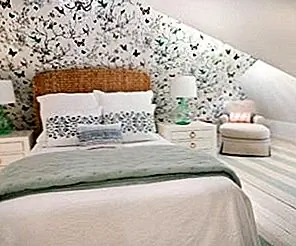 Когда ничто, кажется, не подходит правильно, вы можете даже прибегнуть к тому, чтобы взять свою спальню хозяина на первый этаж вместо того, чтобы иметь этот офис. Если вы в этот момент, сделайте глубокий вдох. Есть способы превратить спальню в чердак в уютное уединение, поэтому вам не нужно жертвовать своим офисом. Взгляните на эти 12 способов максимально использовать свою чердачную спальню.