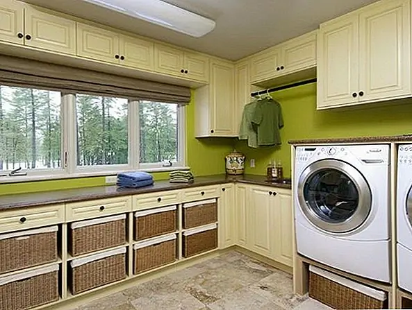 Корзины для хранения чрезвычайно полезны. Используйте их для хранения вещей от прачечной до офисных принадлежностей и кухонных принадлежностей. Они великолепны на открытых полках и прилавках, и они позволяют вам лучше организовать все.