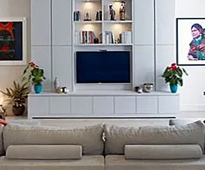 5 причин, почему вы должны организовать свою гостиную вокруг телевизора