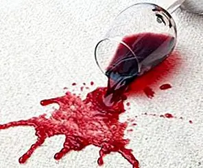 Как удалить красные пятна вина с ковра