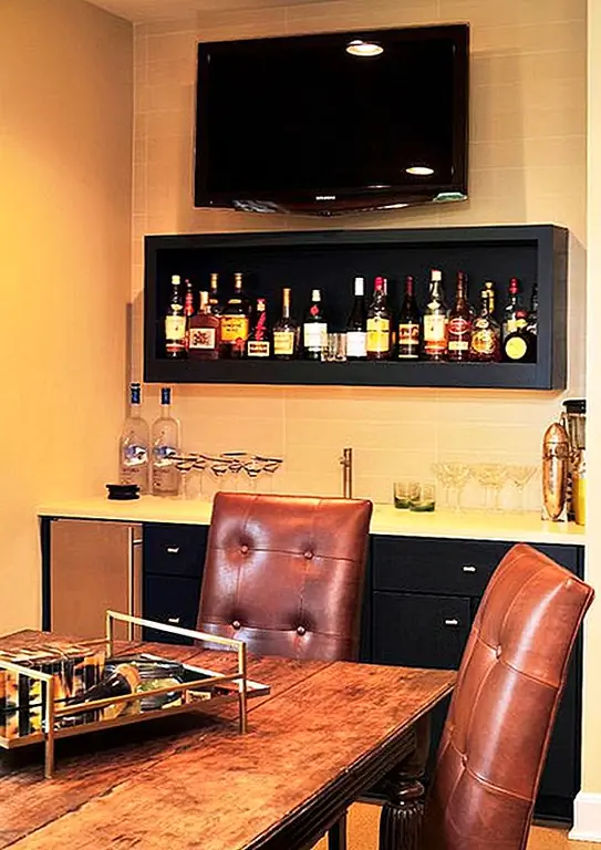 После того, как ваш бар получил более утонченный вид, вы можете закончить обстановку, получив звуки правильно. Не экономьте на звуковой системе. Выберите то, к чему можно легко получить доступ, но спрятано. Установите акустические системы из глазной линии гостей, за вашим баром. Ура!