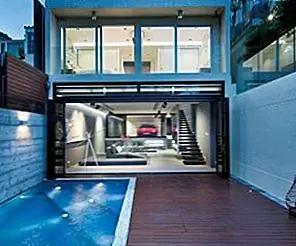 Нестандартный дом в Гонконге превращает гараж в жилую площадь