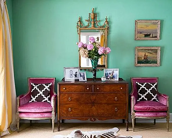 Монетный двор - это цвет, который может прекрасно работать в помещениях с аэрированными и яркими, напоминающими сезон весны. При использовании в такой комнате мята становится теплой и бодрящей, а не свежей, создавая идеальную комнату для пополнения усталого ума или усиления плохого настроения!