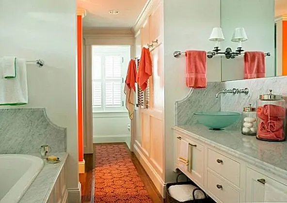 Монетный двор не только хорошо сочетается с более темными шоколадными или металлическими оттенками. Его можно смешивать с более яркими цветами, чтобы добавить фруктовый удар в декор. Примером цвета, который хорошо работает с мятой, является коралл. Более яркие оттенки не должны быть соединены с белым или бежевым. Их можно успешно использовать с другими цветами, чтобы создать больше привлекательности в комнате. При использовании мяты с яркими цветами убедитесь, что они не конкурируют. Придерживайтесь использования небольшого всплеска яркого цвета против больших поверхностей мяты.