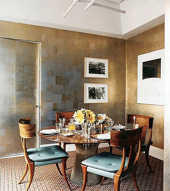 Вы также можете попытаться создать узоры с использованием разных оттенков металлической краски. Тем не менее, шаблон должен быть простым или эффект будет подавляющим. Кроме того, убедитесь, что дизайн дополняет стиль и функцию комнаты.