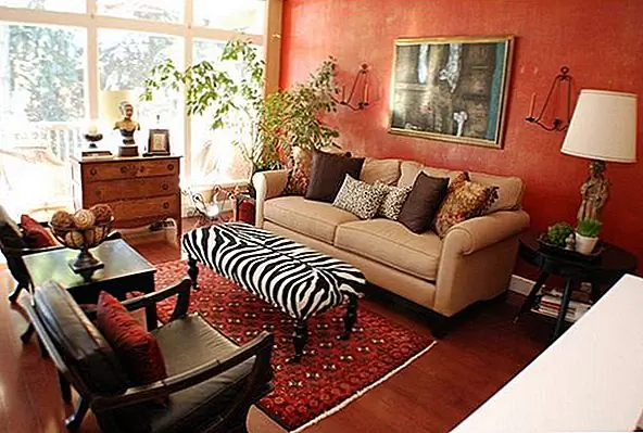 На самом деле на самом деле существует очень большое разнообразие отпечатков животных, а не только типичных меховых и черно-белых полос. Они - одна из тех функций, которые никогда не выходят из моды полностью.