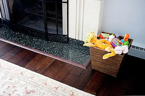 У вашего щенка неизбежно будет много игрушек. Выбирайте забавную корзину, чтобы оставить у камина, который удерживает каждого из них, когда время игры закончено.