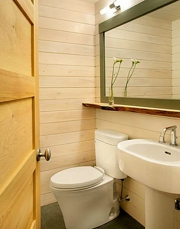 Иногда речь идет не только о форме. Вы можете выбрать простые, искусственные конструкции и по-прежнему демонстрировать естественную красоту дерева. Например, текстуры и цвета иногда могут быть достаточно, чтобы передать важные детали и сделать комнату красивой, органичной и шикарной.